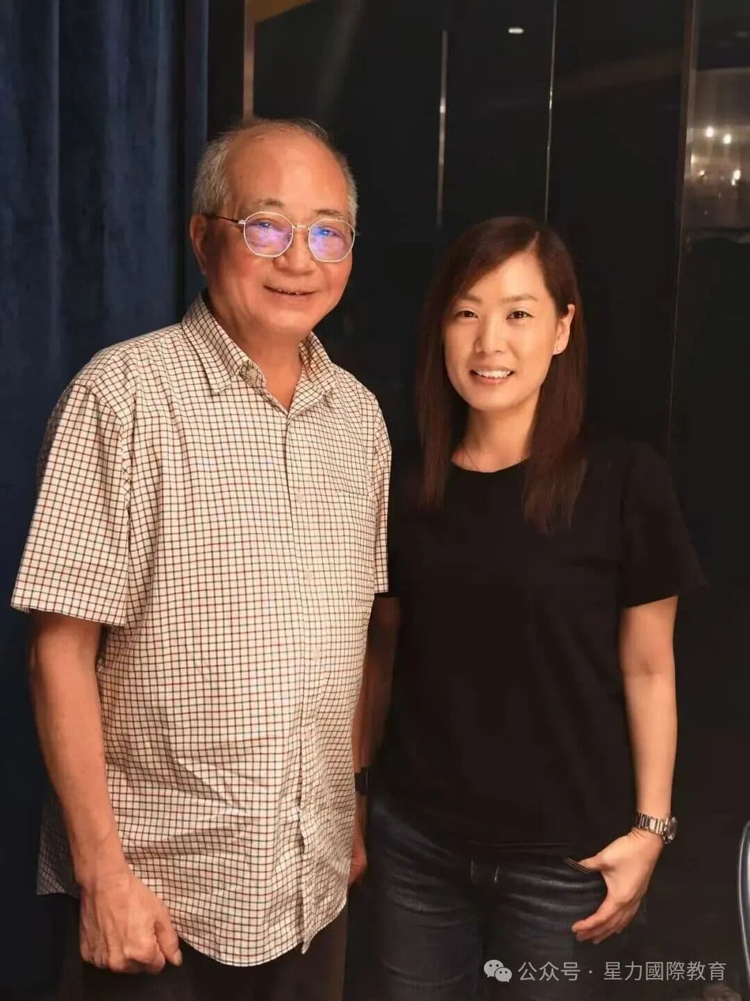 官方文章所附的創辦人 Ally Lee 教育交流合照